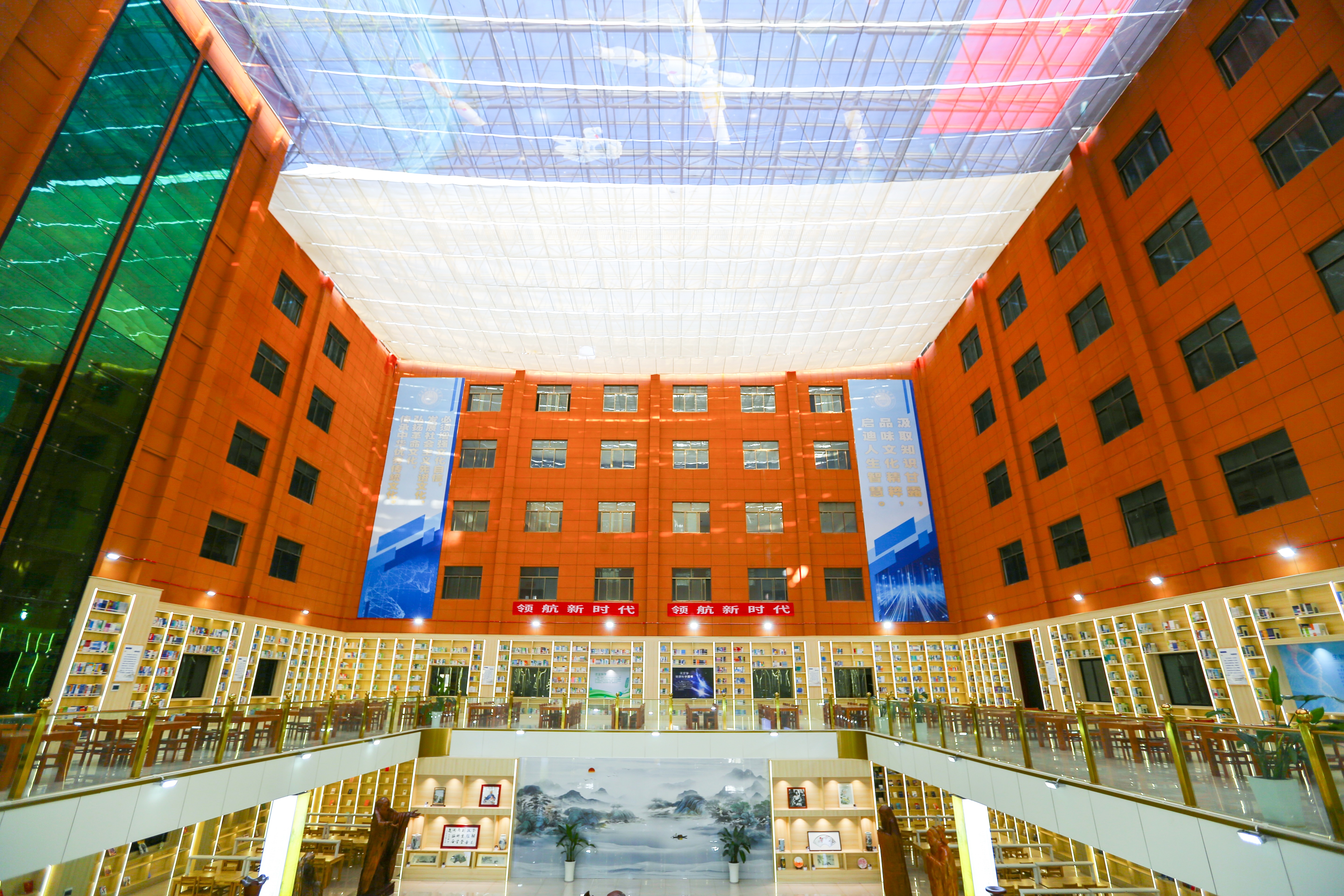 高新校区图书馆内景