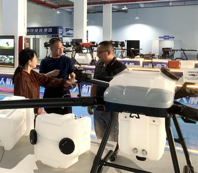 校长叶常林率队访企拓岗 深化校企合作